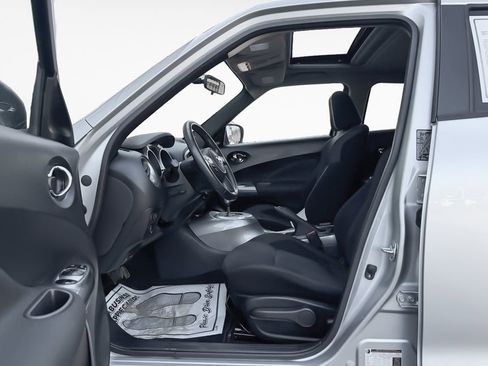 Used 2016 Nissan Juke SV w/ Cold Weather Package image 12