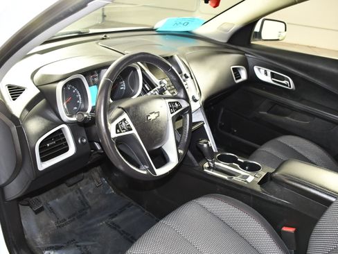 Used 2017 Chevrolet Equinox LT w/ Convenience Package AWD/4WD image 2