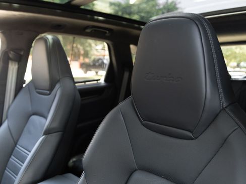 Certified 2025 Porsche Cayenne Turbo AWD/4WD image 24