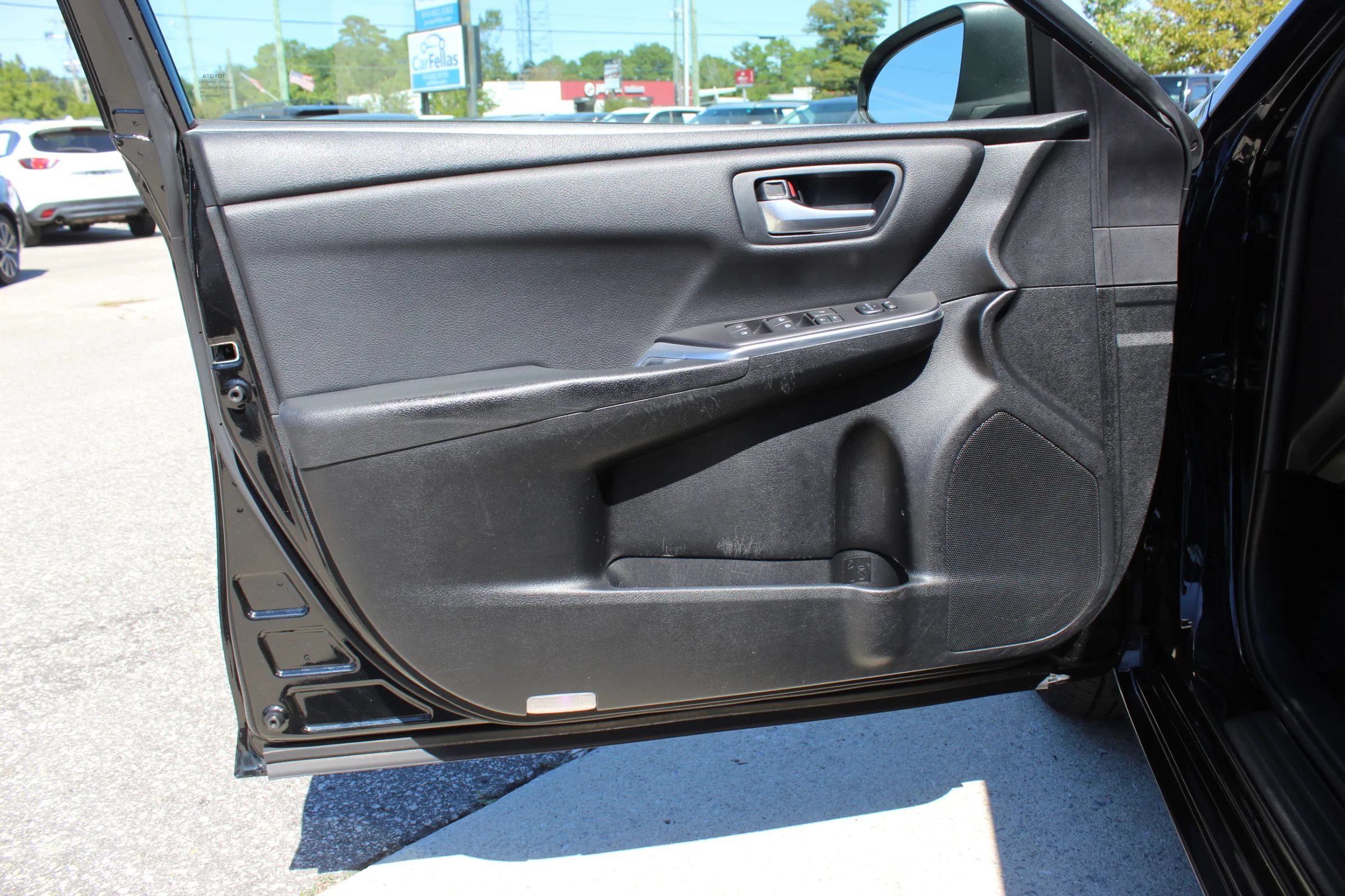 Used 2016 Toyota Camry LE FWD image 10