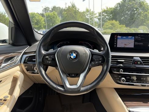Used 2020 BMW 530i w/ Convenience Package RWD image 20