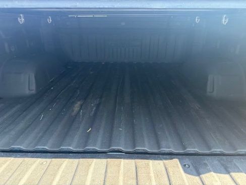 Used 2022 GMC Sierra 1500 SLT AWD/4WD image 17