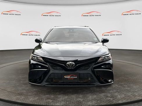 Used 2023 Toyota Camry SE AWD/4WD image 3