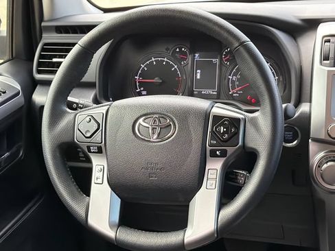 Used 2023 Toyota 4Runner SR5 AWD/4WD image 12