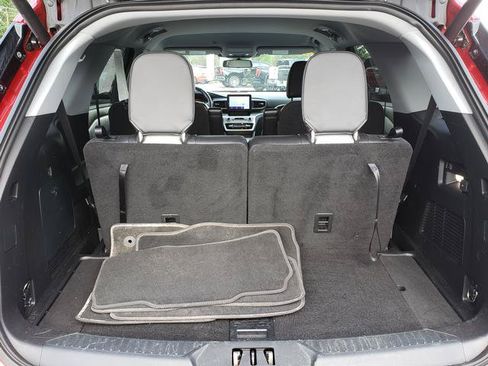 Used 2021 Ford Explorer XLT w/ Equipment Group 202A AWD/4WD image 9