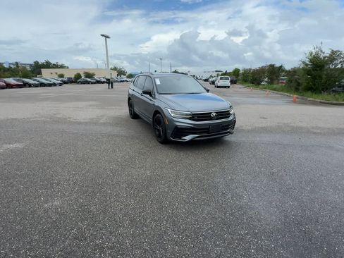 Used 2024 Volkswagen Tiguan SE R-Line FWD image 2