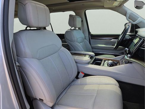 Used 2023 Jeep Grand Wagoneer 4WD image 9