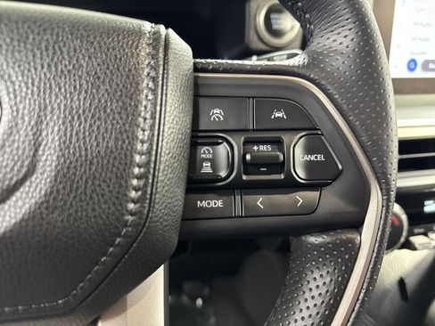 Used 2025 Toyota 4Runner SR5 image 37