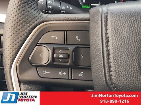 Used 2025 Toyota Tacoma TRD Sport image 30