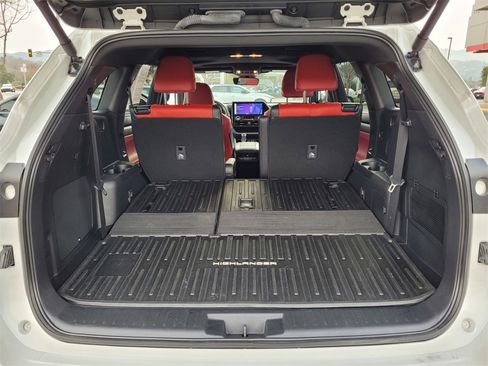 Used 2024 Toyota Highlander XSE image 25
