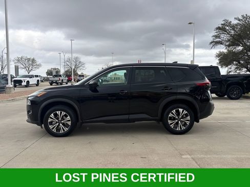 Used 2023 Nissan Rogue SV image 2