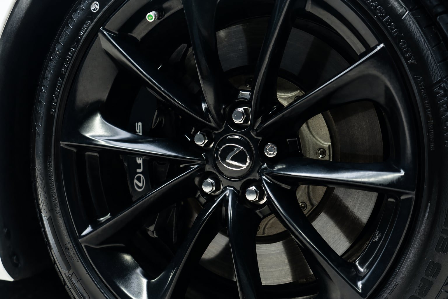 Used 2018 Lexus LC 500 Coupe w/ Touring Package RWD image 20