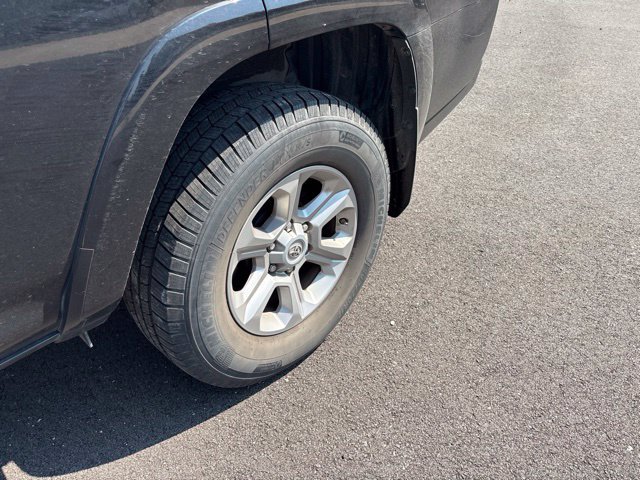 Used 2016 Toyota 4Runner SR5 RWD image 4