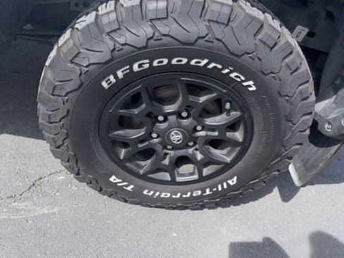 Used 2022 Toyota Tacoma SR5 image 5