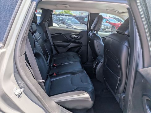 Used 2019 Jeep Cherokee Limited AWD/4WD image 32