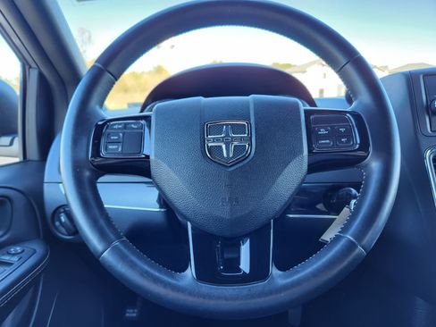 Used 2015 Dodge Grand Caravan SE image 22