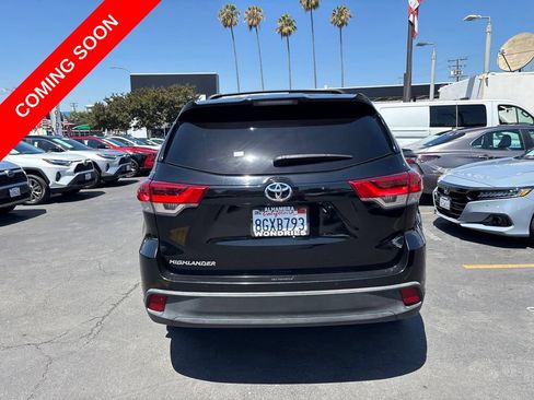 Used 2019 Toyota Highlander LE w/ Carpet Mat Package (TMS) FWD image 5