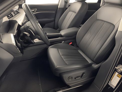 Used 2022 Audi e-tron Premium Plus w/ Premium Plus Package image 5