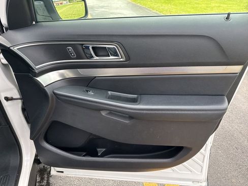 Used 2018 Ford Explorer XLT w/ Equipment Group 201A AWD/4WD image 13