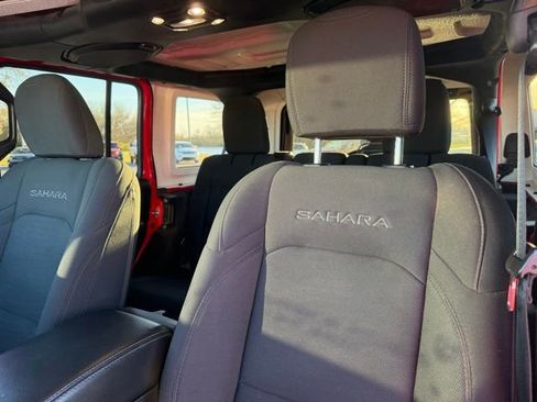 Used 2020 Jeep Wrangler Unlimited Sahara AWD/4WD image 16
