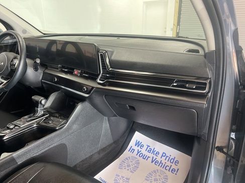 Used 2025 Kia Sportage EX FWD image 13
