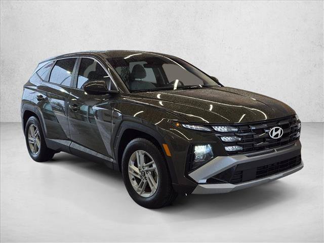 Used 2025 Hyundai Tucson SE FWD image 2