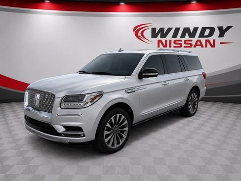 Used 2018 Lincoln Navigator L Select RWD image 3