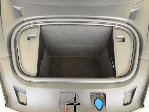 Certified 2025 Porsche Taycan image 27