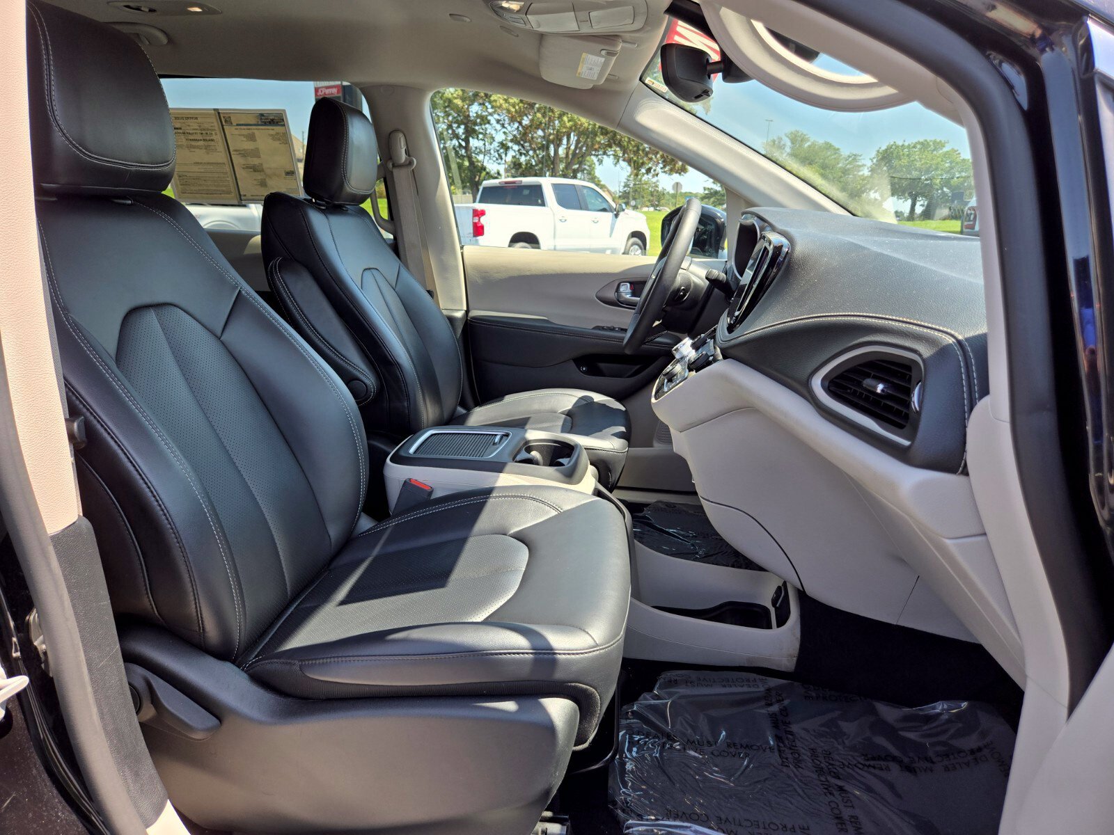 Used 2024 Chrysler Pacifica Limited FWD image 19