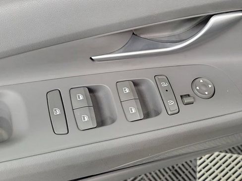 Used 2025 Hyundai Elantra SE FWD image 19