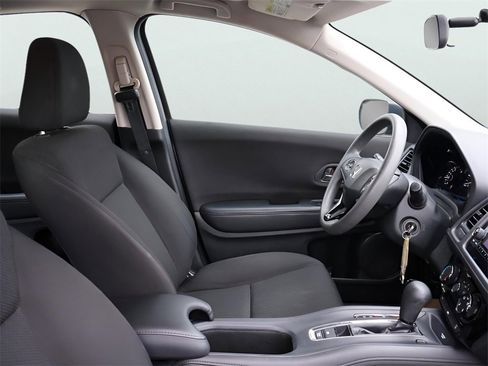 Used 2018 Honda HR-V LX image 10