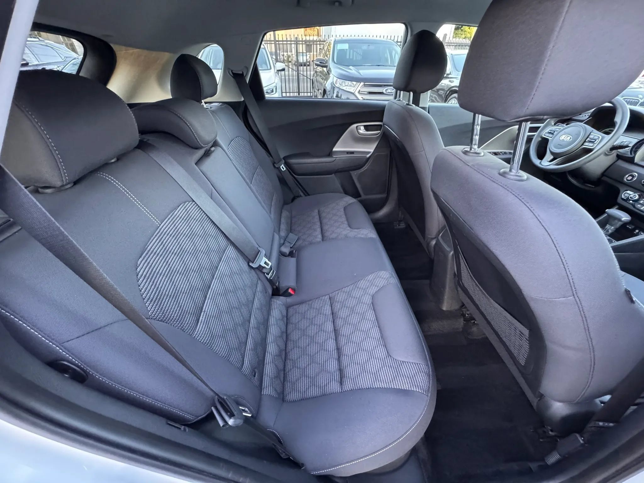 Used 2018 Kia Niro LX FWD image 15
