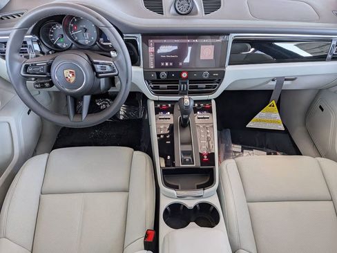 Certified 2025 Porsche Macan AWD/4WD image 23