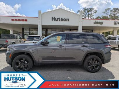 Used 2025 Jeep Grand Cherokee Altitude