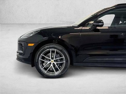 Certified 2026 Porsche Macan AWD/4WD image 28
