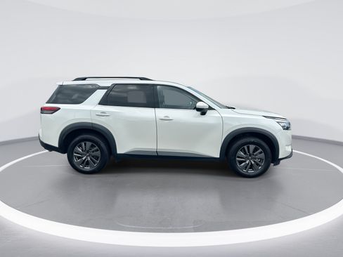 Used 2024 Nissan Pathfinder SV FWD image 10