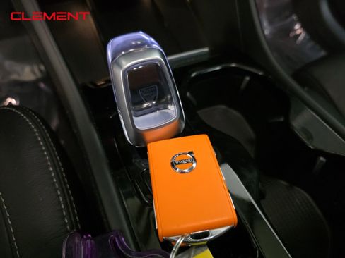 Used 2023 Volvo XC40 B5 Ultimate image 22