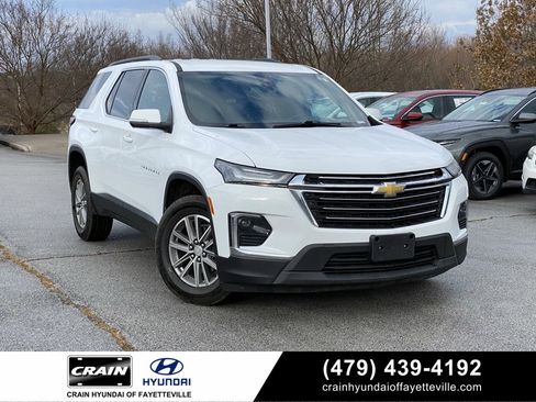 Used 2023 Chevrolet Traverse LT image 1