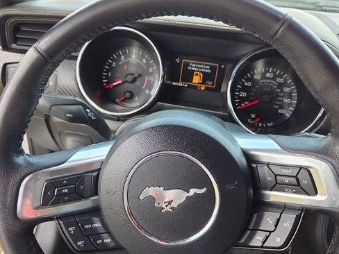 Used 2017 Ford Mustang Coupe RWD image 25
