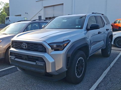 Used 2025 Toyota 4Runner TRD Off-Road AWD/4WD image 3