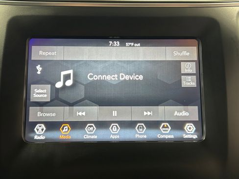 Used 2019 Jeep Cherokee Latitude Plus AWD/4WD image 6