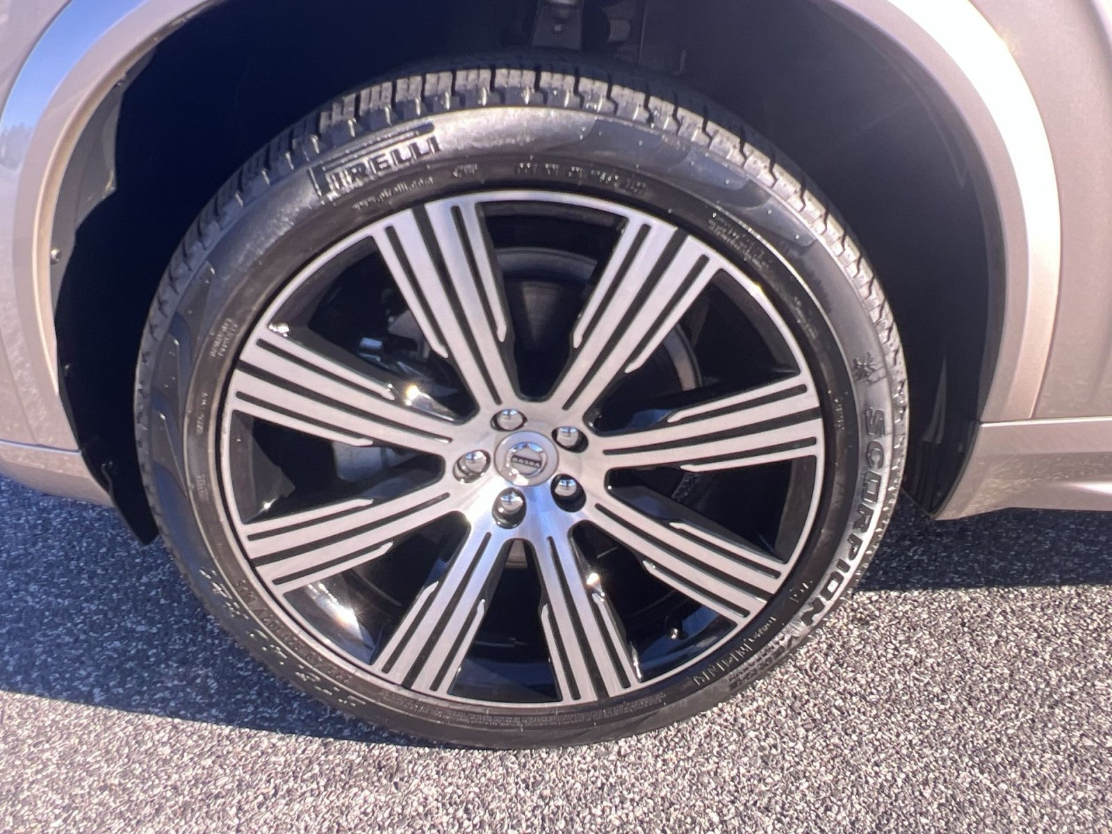 Certified 2024 Volvo XC90 B6 Plus w/ Protection Package Premier AWD/4WD image 12