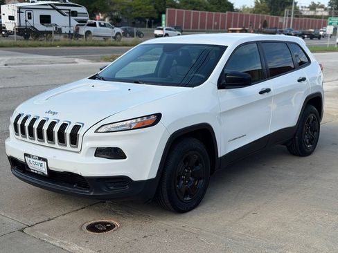 Used 2017 Jeep Cherokee Sport FWD image 1