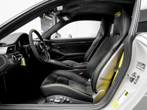 Used 2019 Porsche 911 GT2 RS RWD image 8
