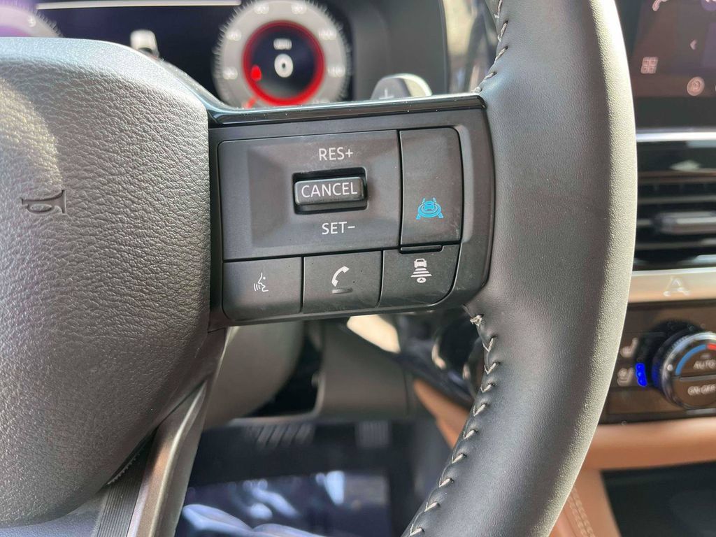 Used 2026 Nissan Pathfinder Platinum FWD image 22
