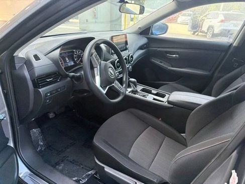 Used 2025 Nissan Sentra SV FWD image 2