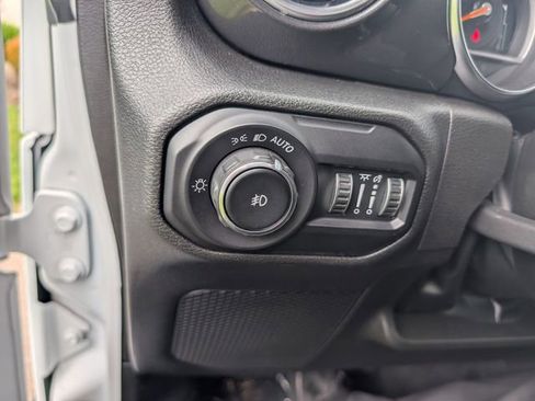 Used 2022 Jeep Wrangler Unlimited Sahara AWD/4WD image 18