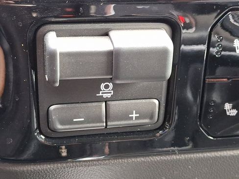 Used 2025 Chevrolet Silverado 1500 LT Trail Boss w/ LT Trail Boss Premium Package image 27