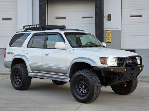 Used 1999 Toyota 4Runner Limited w/ Upgrade Value Pkg 5 AWD/4WD image 1
