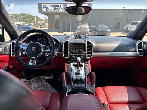 Used 2014 Porsche Cayenne Turbo AWD/4WD image 16